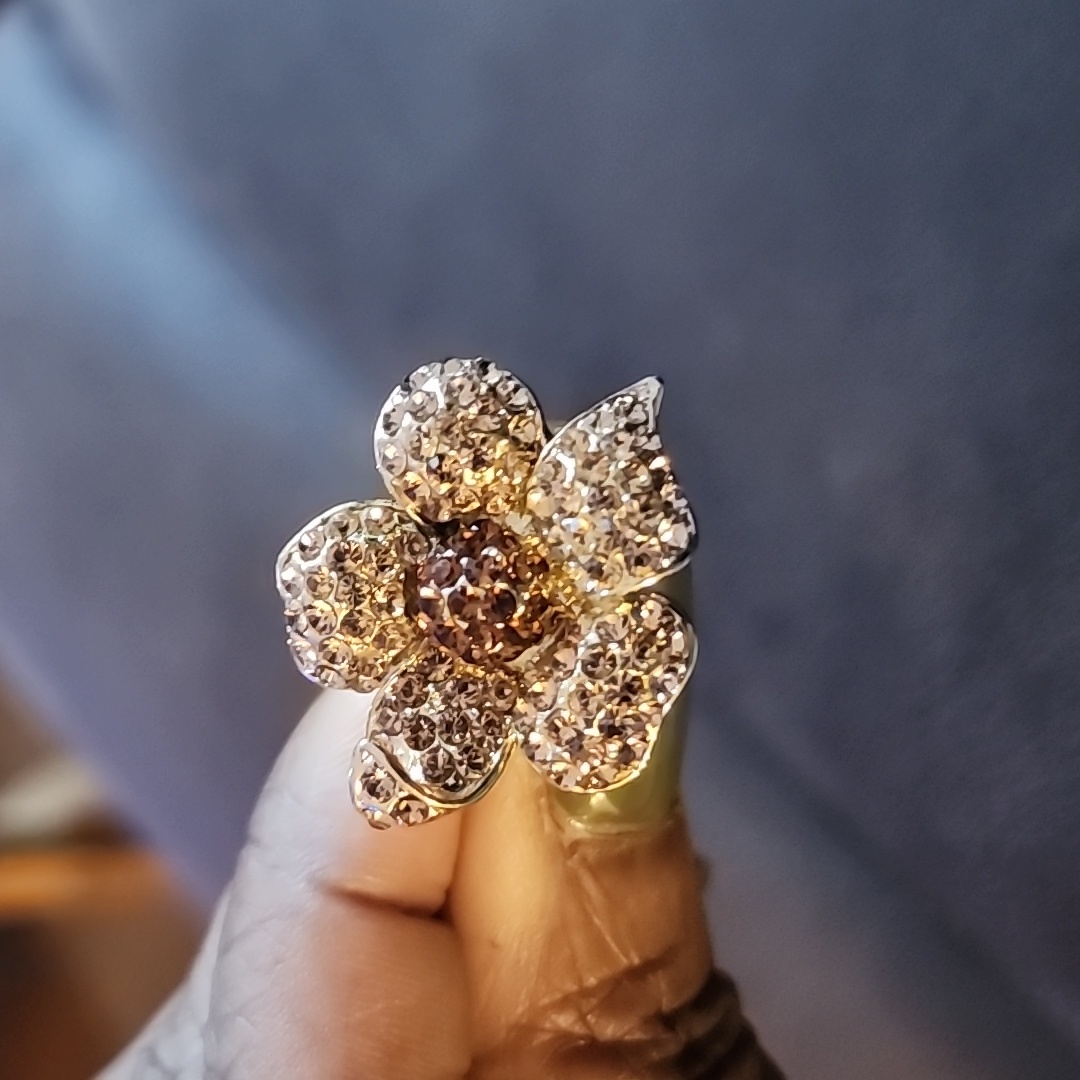 Gold Flower Ring With Crystals